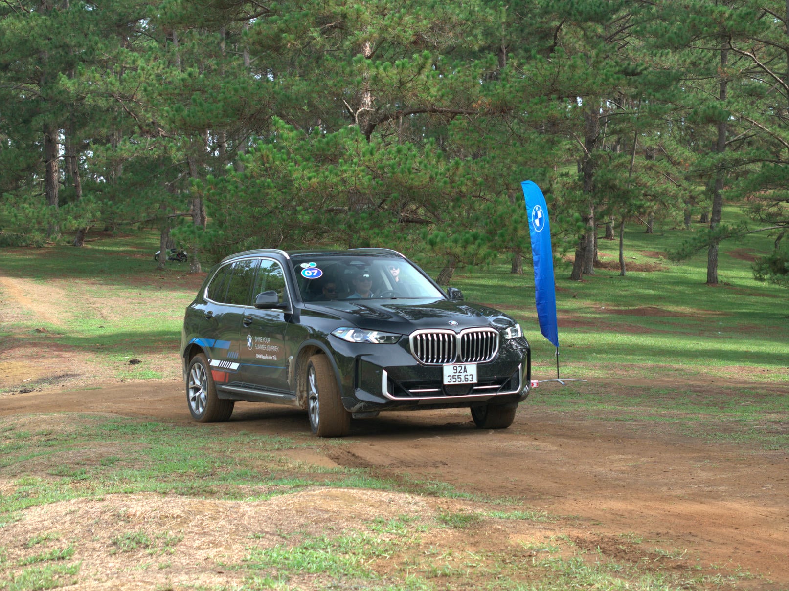 6. BMW X5 là lựa chọn nổi bật cho những chuyến nghỉ dưỡng  (1) (1)-1